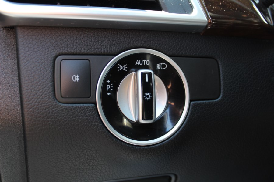 2013 Mercedes-Benz M-Class 4MATIC 4dr ML350, available for sale in Great Neck, New York | Great Neck Car Buyers & Sellers. Great Neck, New York 2013 Mercedes-Benz M-Class 4MATIC 4dr ML350, available for sale in Great Neck, New York | Great Neck Car Buyers & Sellers. Great Neck, New York