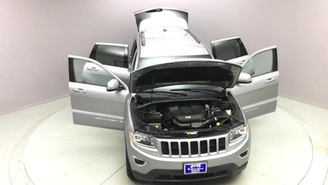 2015 Jeep Grand Cherokee 4WD 4dr Laredo, available for sale in Naugatuck, Connecticut | J&M Automotive Sls&Svc LLC. Naugatuck, Connecticut 2015 Jeep Grand Cherokee 4WD 4dr Laredo, available for sale in Naugatuck, Connecticut | J&M Automotive Sls&Svc LLC. Naugatuck, Connecticut
