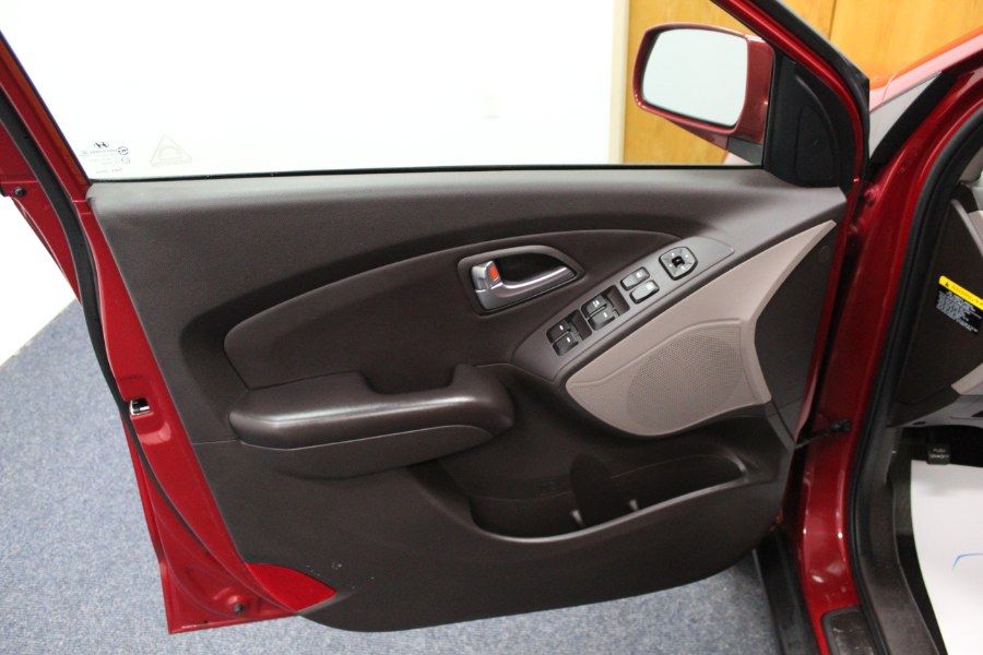 2012 Hyundai Tucson AWD 4dr Auto Limited, available for sale in Plainville, Connecticut | New England Auto Sales LLC. Plainville, Connecticut 2012 Hyundai Tucson AWD 4dr Auto Limited, available for sale in Plainville, Connecticut | New England Auto Sales LLC. Plainville, Connecticut