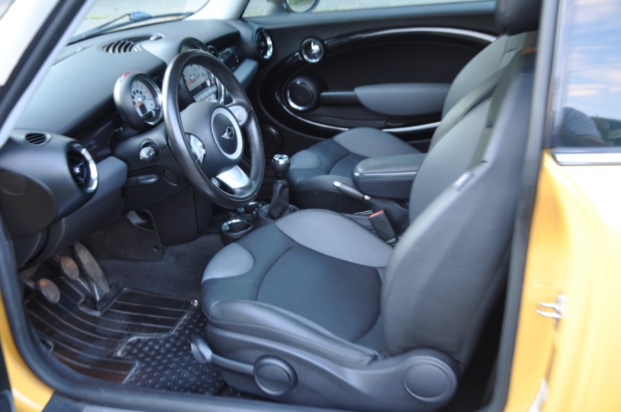 2009 MINI Cooper Clubman 2dr Cpe, available for sale in Waterbury, Connecticut | Platinum Auto Care. Waterbury, Connecticut 2009 MINI Cooper Clubman 2dr Cpe, available for sale in Waterbury, Connecticut | Platinum Auto Care. Waterbury, Connecticut