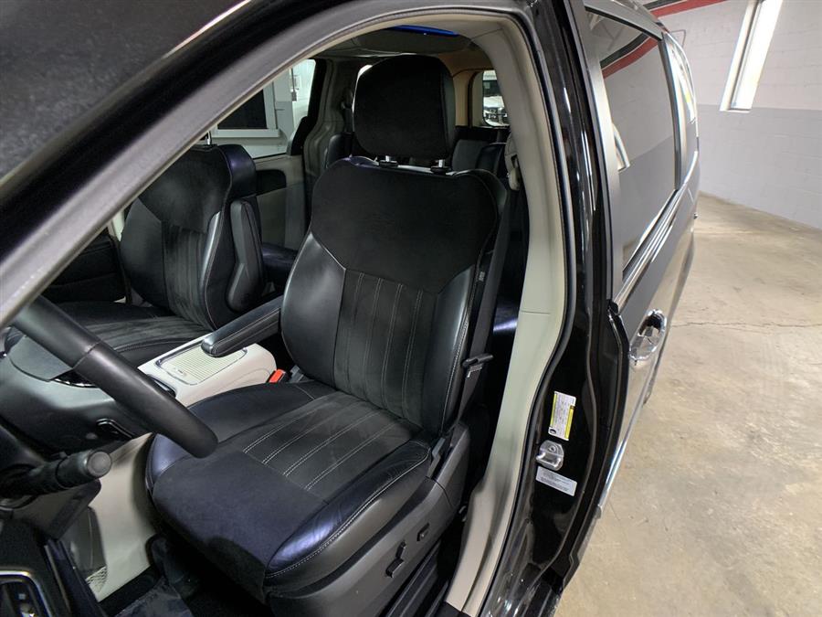 2016 Chrysler Town & Country 4dr Wgn Limited, available for sale in Stratford, Connecticut | Wiz Leasing Inc. Stratford, Connecticut 2016 Chrysler Town & Country 4dr Wgn Limited, available for sale in Stratford, Connecticut | Wiz Leasing Inc. Stratford, Connecticut