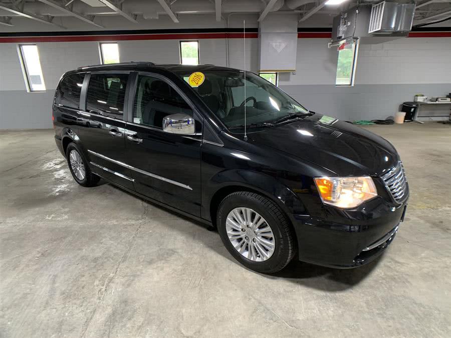 2016 Chrysler Town & Country 4dr Wgn Limited, available for sale in Stratford, Connecticut | Wiz Leasing Inc. Stratford, Connecticut