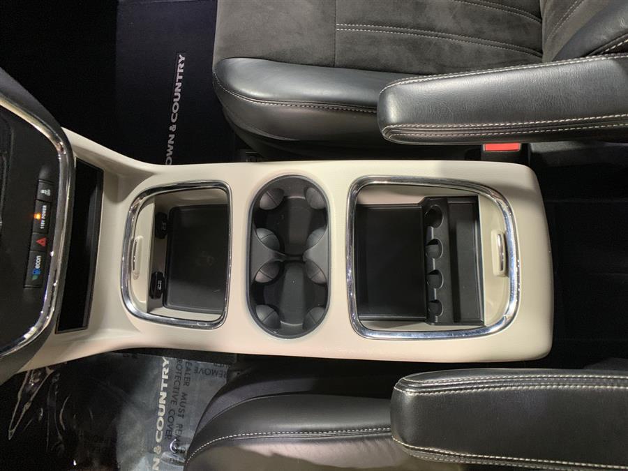 2016 Chrysler Town & Country 4dr Wgn Limited, available for sale in Stratford, Connecticut | Wiz Leasing Inc. Stratford, Connecticut 2016 Chrysler Town & Country 4dr Wgn Limited, available for sale in Stratford, Connecticut | Wiz Leasing Inc. Stratford, Connecticut
