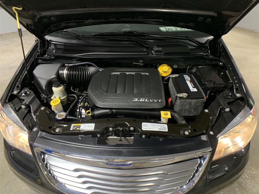 2016 Chrysler Town & Country 4dr Wgn Limited, available for sale in Stratford, Connecticut | Wiz Leasing Inc. Stratford, Connecticut 2016 Chrysler Town & Country 4dr Wgn Limited, available for sale in Stratford, Connecticut | Wiz Leasing Inc. Stratford, Connecticut