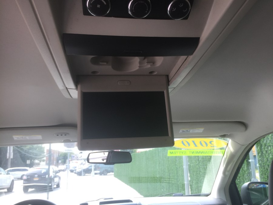 2010 Volkswagen Routan 4dr Wgn SE w/RSE & Navigation, available for sale in Middle Village, New York | Middle Village Motors . Middle Village, New York 2010 Volkswagen Routan 4dr Wgn SE w/RSE & Navigation, available for sale in Middle Village, New York | Middle Village Motors . Middle Village, New York