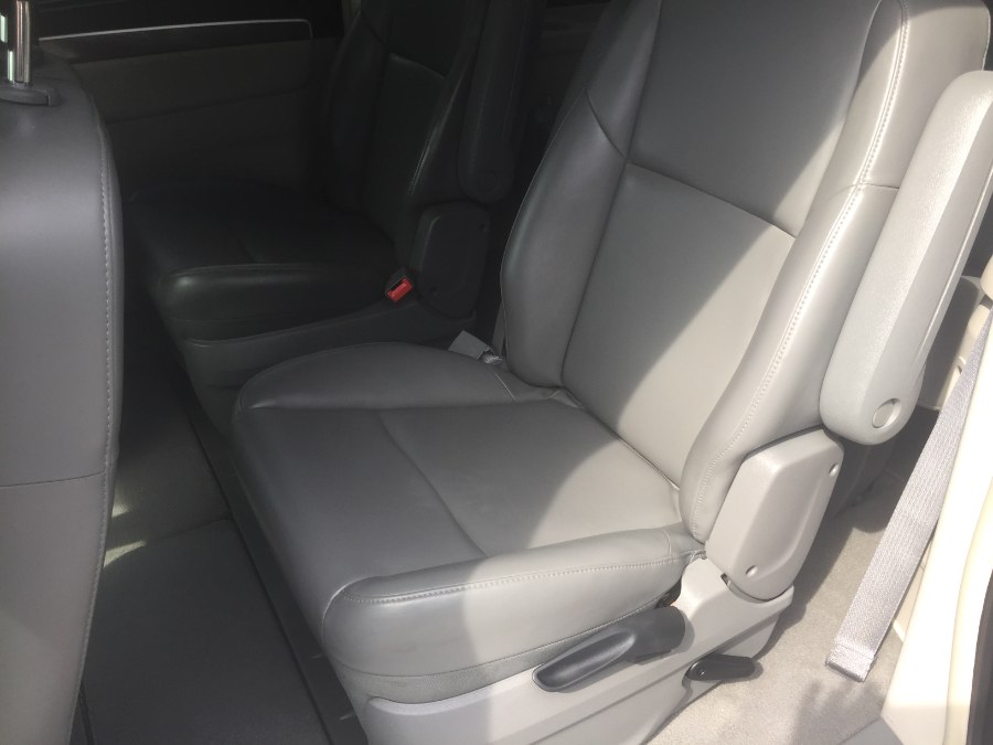 2010 Volkswagen Routan 4dr Wgn SE w/RSE & Navigation, available for sale in Middle Village, New York | Middle Village Motors . Middle Village, New York 2010 Volkswagen Routan 4dr Wgn SE w/RSE & Navigation, available for sale in Middle Village, New York | Middle Village Motors . Middle Village, New York
