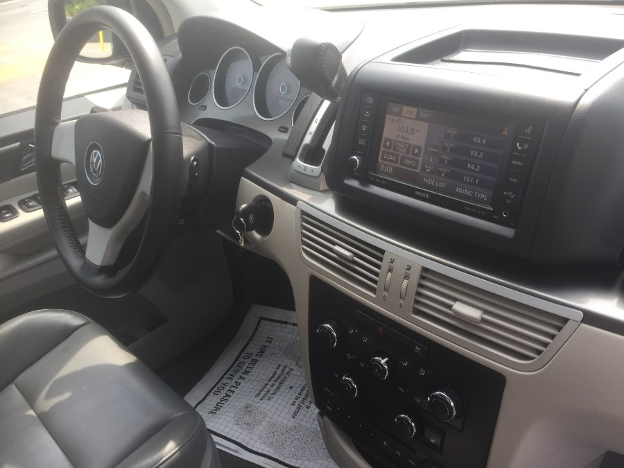 2010 Volkswagen Routan 4dr Wgn SE w/RSE & Navigation, available for sale in Middle Village, New York | Middle Village Motors . Middle Village, New York 2010 Volkswagen Routan 4dr Wgn SE w/RSE & Navigation, available for sale in Middle Village, New York | Middle Village Motors . Middle Village, New York