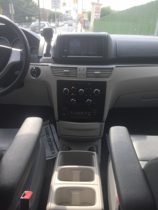 2010 Volkswagen Routan 4dr Wgn SE w/RSE & Navigation, available for sale in Middle Village, New York | Middle Village Motors . Middle Village, New York 2010 Volkswagen Routan 4dr Wgn SE w/RSE & Navigation, available for sale in Middle Village, New York | Middle Village Motors . Middle Village, New York