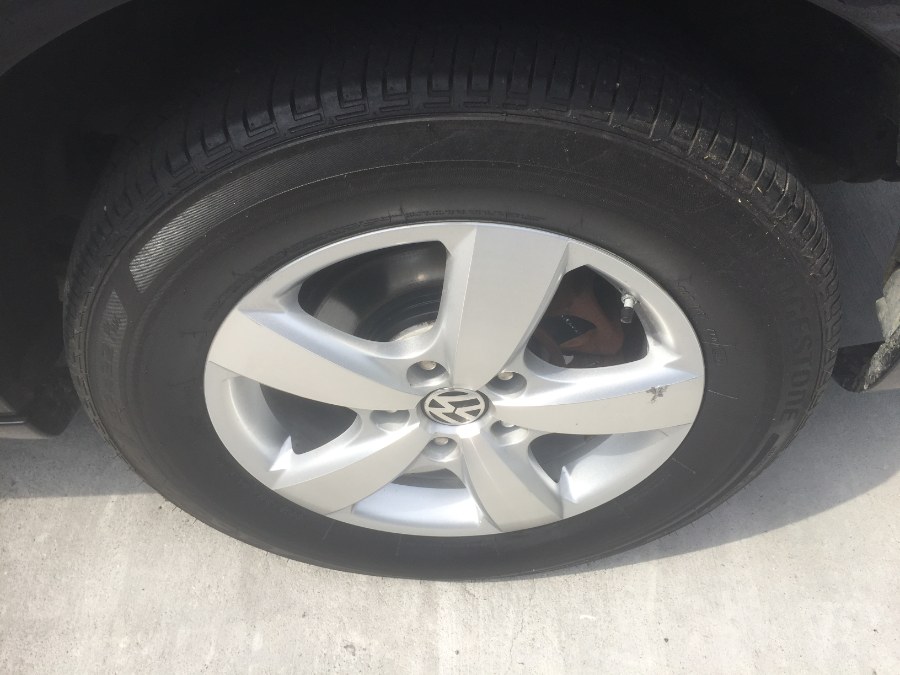 2010 Volkswagen Routan 4dr Wgn SE w/RSE & Navigation, available for sale in Middle Village, New York | Middle Village Motors . Middle Village, New York 2010 Volkswagen Routan 4dr Wgn SE w/RSE & Navigation, available for sale in Middle Village, New York | Middle Village Motors . Middle Village, New York