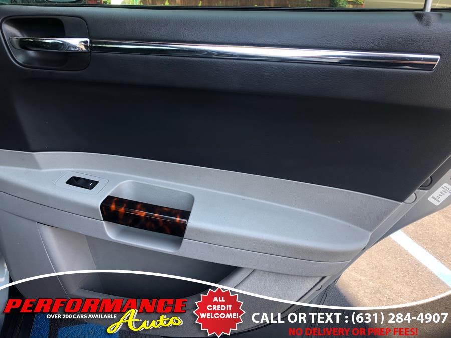 2006 Chrysler 300 4dr Sdn 300C, available for sale in Bohemia, New York | Performance Auto Inc. Bohemia, New York 2006 Chrysler 300 4dr Sdn 300C, available for sale in Bohemia, New York | Performance Auto Inc. Bohemia, New York