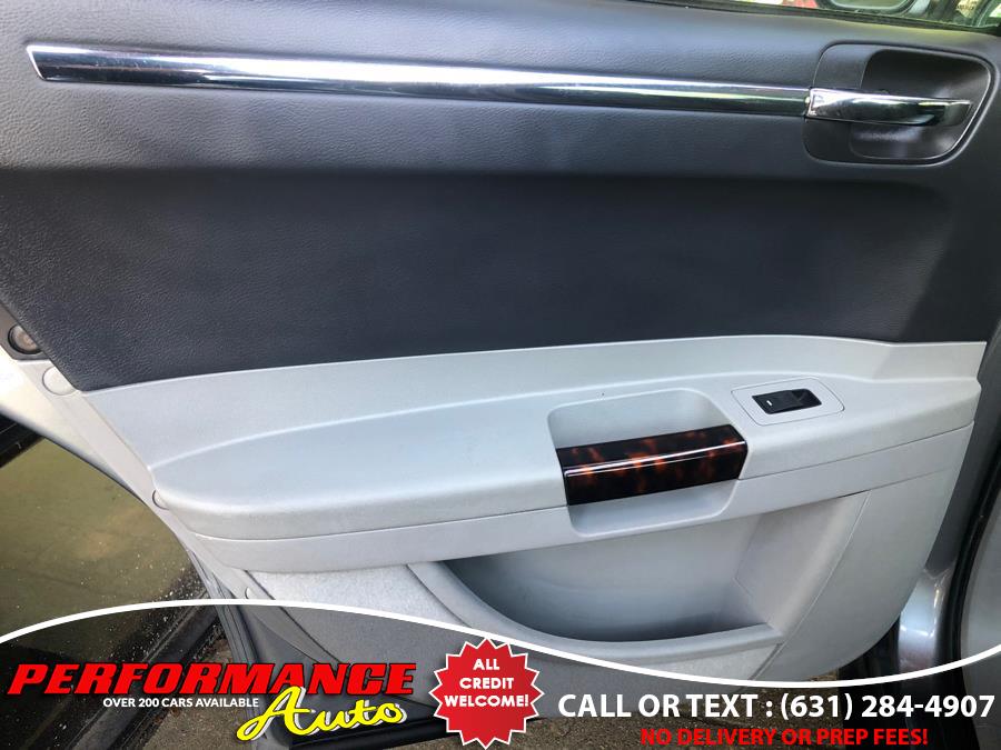 2006 Chrysler 300 4dr Sdn 300C, available for sale in Bohemia, New York | Performance Auto Inc. Bohemia, New York 2006 Chrysler 300 4dr Sdn 300C, available for sale in Bohemia, New York | Performance Auto Inc. Bohemia, New York