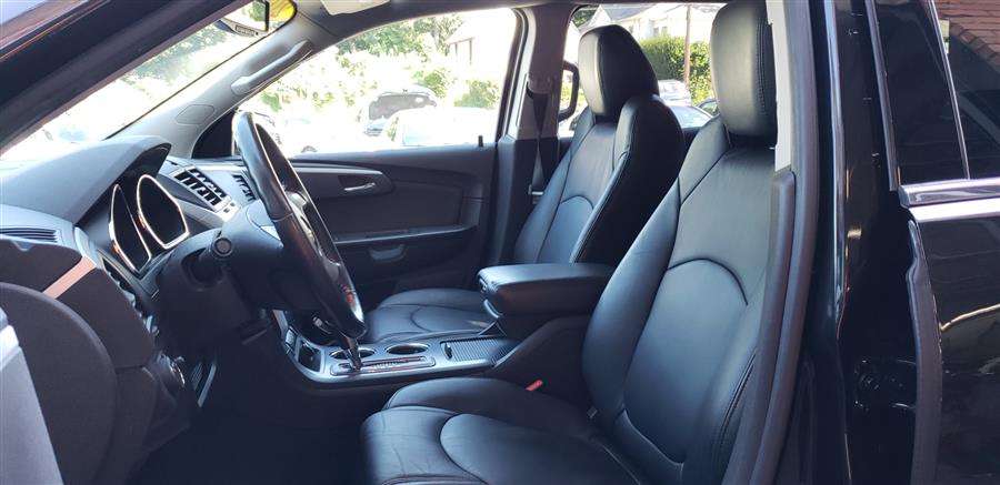 2011 Chevrolet Traverse AWD 4dr 2LT, available for sale in Waterbury, Connecticut | National Auto Brokers, Inc.. Waterbury, Connecticut 2011 Chevrolet Traverse AWD 4dr 2LT, available for sale in Waterbury, Connecticut | National Auto Brokers, Inc.. Waterbury, Connecticut