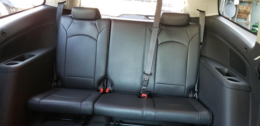 2011 Chevrolet Traverse AWD 4dr 2LT, available for sale in Waterbury, Connecticut | National Auto Brokers, Inc.. Waterbury, Connecticut 2011 Chevrolet Traverse AWD 4dr 2LT, available for sale in Waterbury, Connecticut | National Auto Brokers, Inc.. Waterbury, Connecticut
