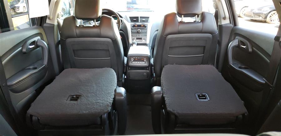 2011 Chevrolet Traverse AWD 4dr 2LT, available for sale in Waterbury, Connecticut | National Auto Brokers, Inc.. Waterbury, Connecticut 2011 Chevrolet Traverse AWD 4dr 2LT, available for sale in Waterbury, Connecticut | National Auto Brokers, Inc.. Waterbury, Connecticut