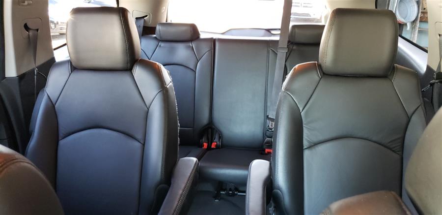 2011 Chevrolet Traverse AWD 4dr 2LT, available for sale in Waterbury, Connecticut | National Auto Brokers, Inc.. Waterbury, Connecticut 2011 Chevrolet Traverse AWD 4dr 2LT, available for sale in Waterbury, Connecticut | National Auto Brokers, Inc.. Waterbury, Connecticut