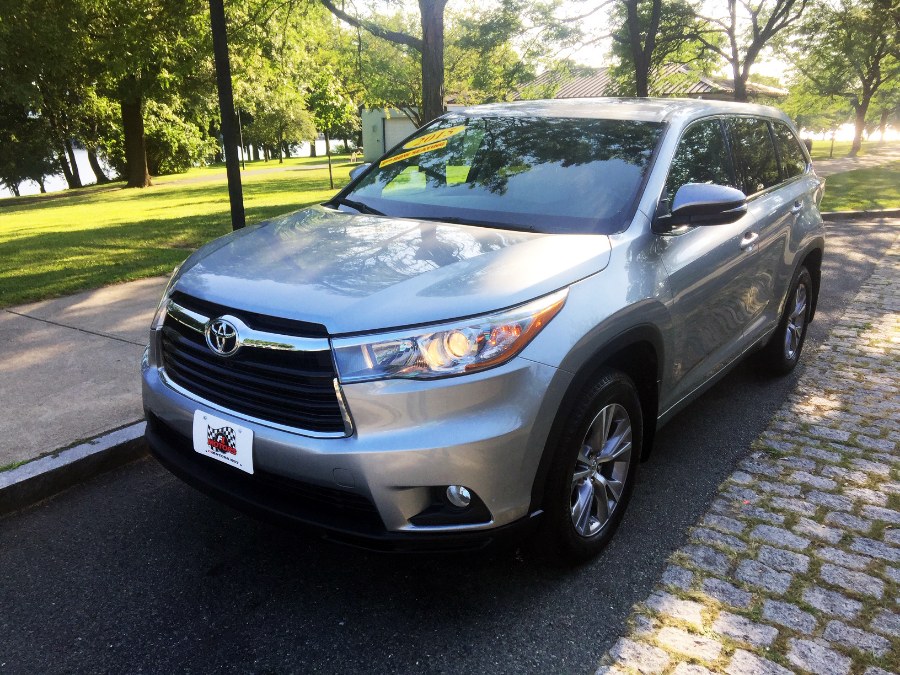 2015 Toyota Highlander LE, available for sale in Peabody, Massachusetts | New Star Motors. Peabody, Massachusetts