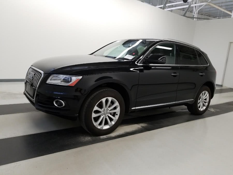 The 2016 Audi Q5 quattro 4dr 2.0T Premium photos