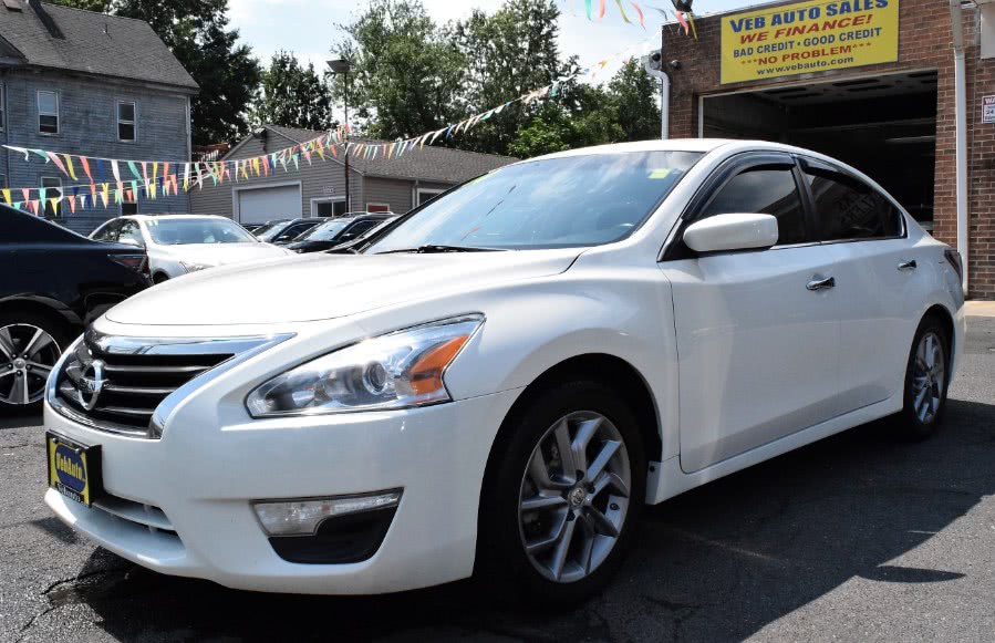 2014 Nissan Altima 4dr Sdn I4 2.5 S, available for sale in Hartford, Connecticut | VEB Auto Sales. Hartford, Connecticut