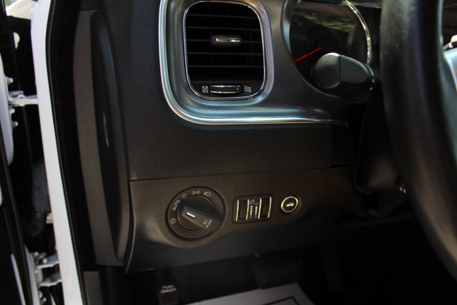 2014 Dodge Charger 4dr Sdn SXT AWD, available for sale in Great Neck, New York | Great Neck Car Buyers & Sellers. Great Neck, New York 2014 Dodge Charger 4dr Sdn SXT AWD, available for sale in Great Neck, New York | Great Neck Car Buyers & Sellers. Great Neck, New York