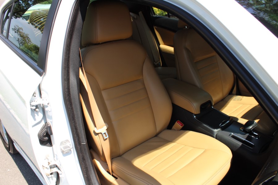 2014 Dodge Charger 4dr Sdn SXT AWD, available for sale in Great Neck, New York | Great Neck Car Buyers & Sellers. Great Neck, New York 2014 Dodge Charger 4dr Sdn SXT AWD, available for sale in Great Neck, New York | Great Neck Car Buyers & Sellers. Great Neck, New York