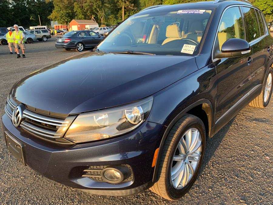 2013 Volkswagen Tiguan 4WD 4dr Auto SE w/Sunroof & Nav *Ltd Avail*, available for sale in New Britain, CT