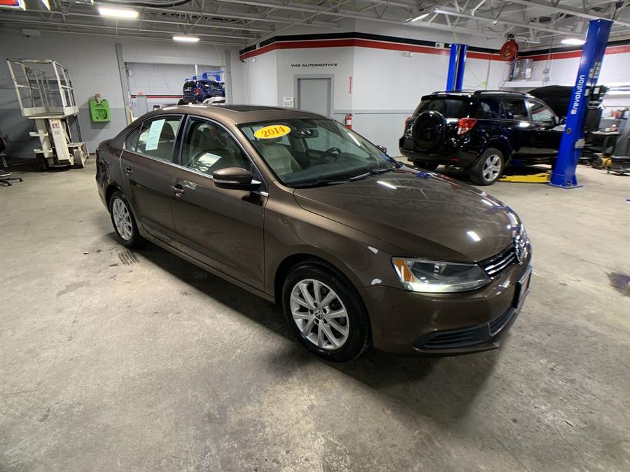 2014 Volkswagen Jetta Sedan 4dr Man SE w/Connectivity/Sunroof PZEV, available for sale in Stratford, Connecticut | Wiz Leasing Inc. Stratford, Connecticut