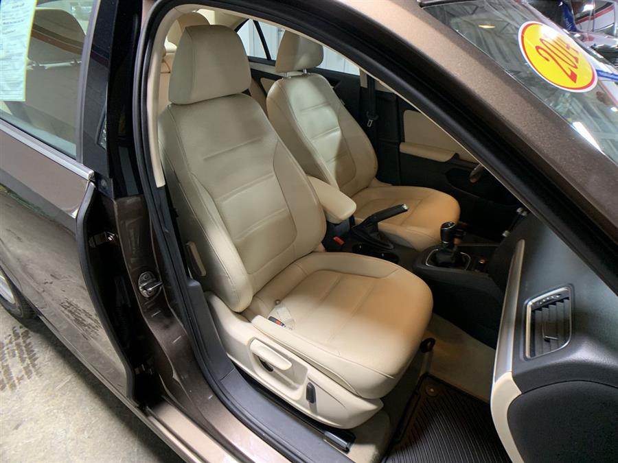 2014 Volkswagen Jetta Sedan 4dr Man SE w/Connectivity/Sunroof PZEV, available for sale in Stratford, Connecticut | Wiz Leasing Inc. Stratford, Connecticut 2014 Volkswagen Jetta Sedan 4dr Man SE w/Connectivity/Sunroof PZEV, available for sale in Stratford, Connecticut | Wiz Leasing Inc. Stratford, Connecticut