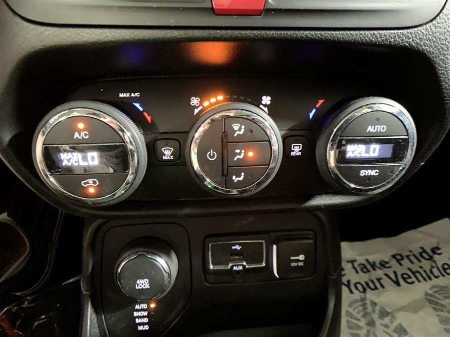 2016 Jeep Renegade 4WD 4dr Latitude, available for sale in Stratford, Connecticut | Wiz Leasing Inc. Stratford, Connecticut 2016 Jeep Renegade 4WD 4dr Latitude, available for sale in Stratford, Connecticut | Wiz Leasing Inc. Stratford, Connecticut