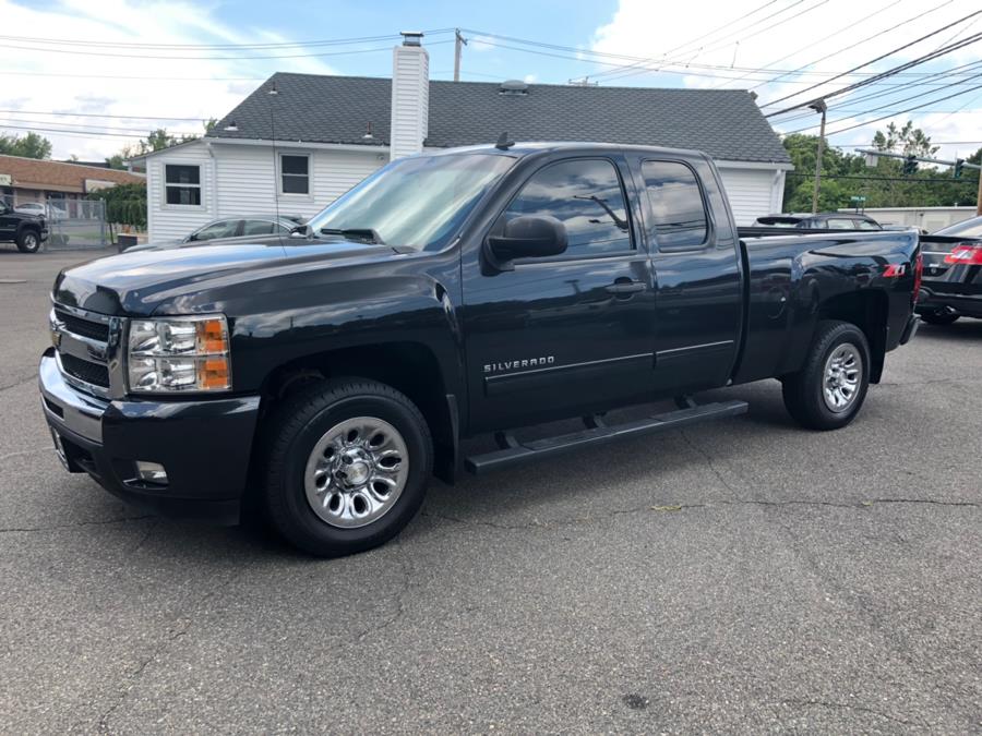 2009 Chevrolet Silverado 1500 4WD Ext Cab 143.5" LT, available for sale in Milford, Connecticut | Chip's Auto Sales Inc. Milford, Connecticut