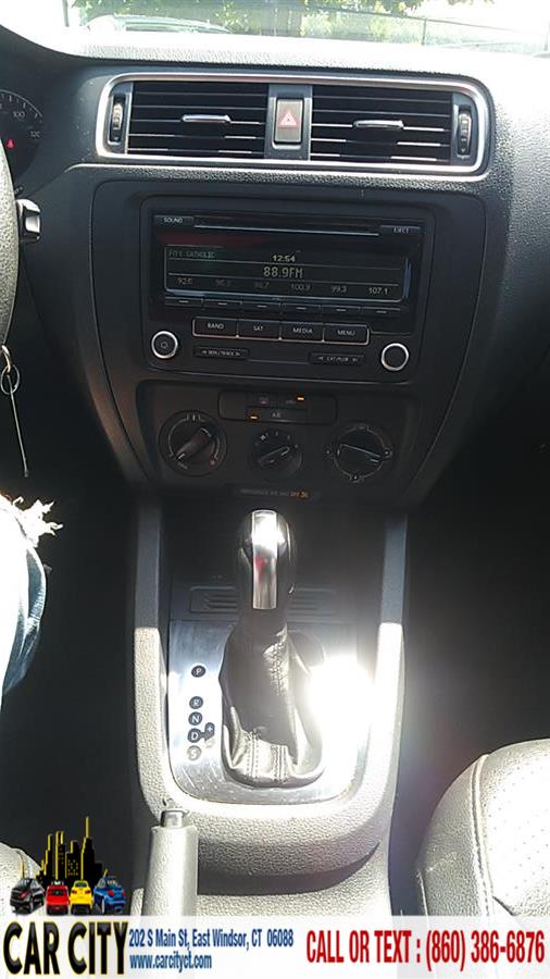 2014 Volkswagen Jetta Sedan 4dr Auto SE PZEV, available for sale in East Windsor, Connecticut | Car City LLC. East Windsor, Connecticut 2014 Volkswagen Jetta Sedan 4dr Auto SE PZEV, available for sale in East Windsor, Connecticut | Car City LLC. East Windsor, Connecticut