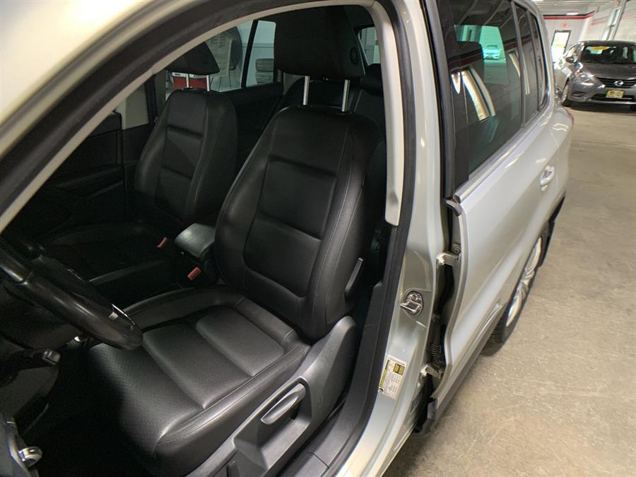 2013 Volkswagen Tiguan 4WD 4dr Auto SE, available for sale in Stratford, Connecticut | Wiz Leasing Inc. Stratford, Connecticut 2013 Volkswagen Tiguan 4WD 4dr Auto SE, available for sale in Stratford, Connecticut | Wiz Leasing Inc. Stratford, Connecticut