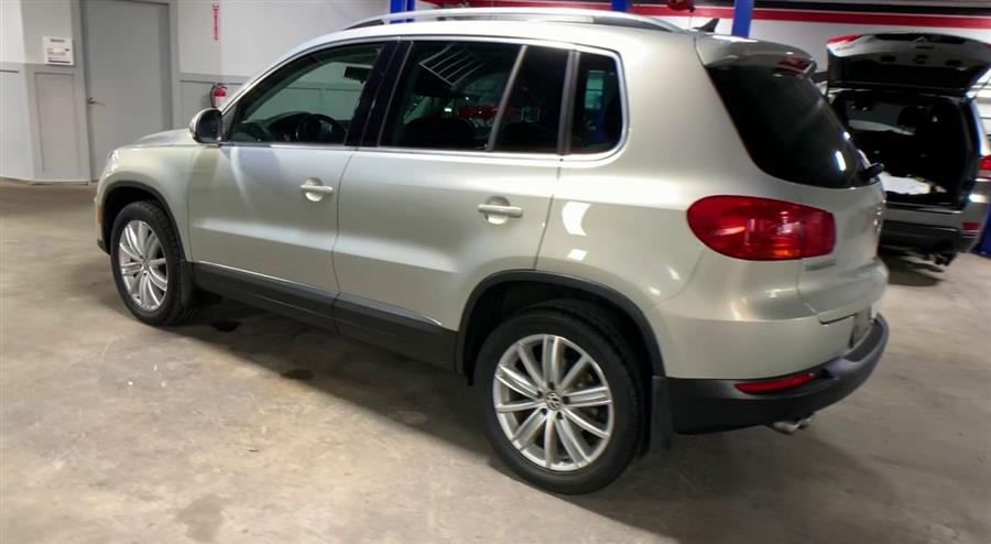 2013 Volkswagen Tiguan 4WD 4dr Auto SE, available for sale in Stratford, Connecticut | Wiz Leasing Inc. Stratford, Connecticut 2013 Volkswagen Tiguan 4WD 4dr Auto SE, available for sale in Stratford, Connecticut | Wiz Leasing Inc. Stratford, Connecticut
