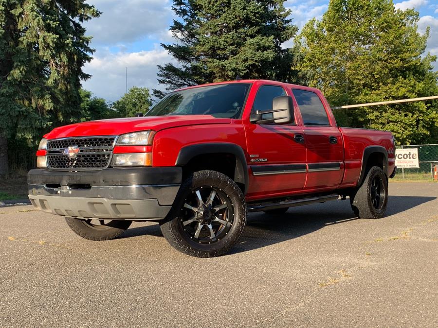 2006 Chevrolet Silverado 2500HD Crew Cab 153" WB 4WD LT2, available for sale in Waterbury, Connecticut | Platinum Auto Care. Waterbury, Connecticut