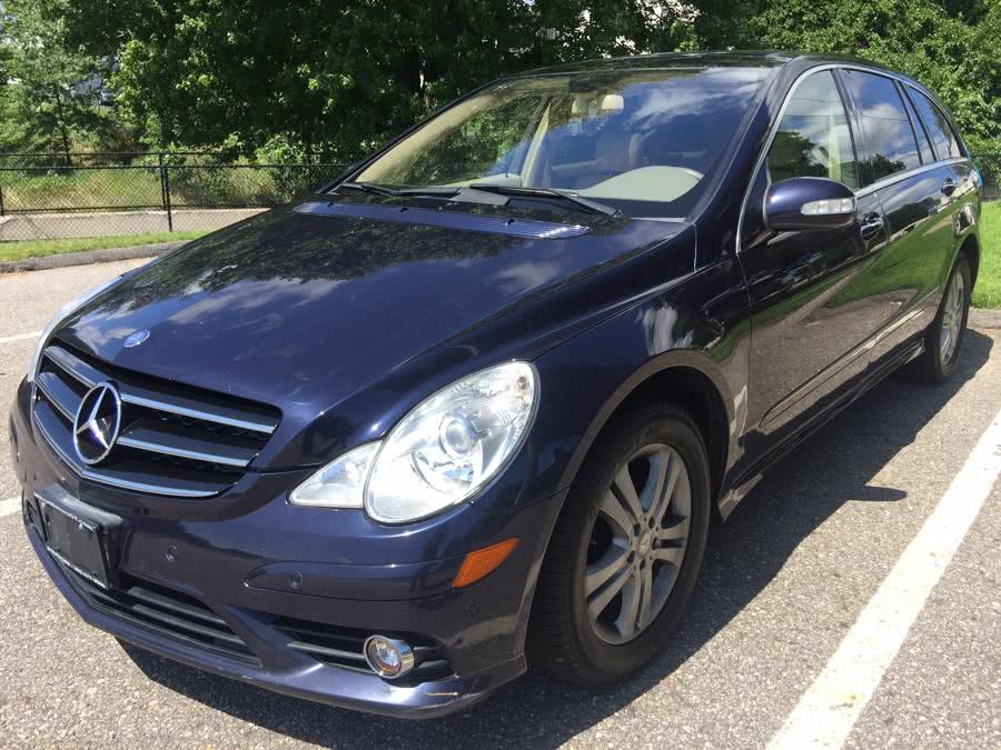 2009 Mercedes-Benz R-Class 4MATIC 4dr 3.5L, available for sale in Stratford, Connecticut | Mike's Motors LLC. Stratford, Connecticut