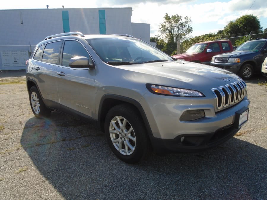2016 Jeep Cherokee 4WD 4dr Latitude, available for sale in Milford, Connecticut | Dealertown Auto Wholesalers. Milford, Connecticut