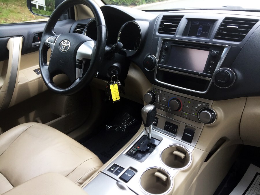 2013 Toyota Highlander LE, available for sale in Peabody, Massachusetts | New Star Motors. Peabody, Massachusetts 2013 Toyota Highlander LE, available for sale in Peabody, Massachusetts | New Star Motors. Peabody, Massachusetts