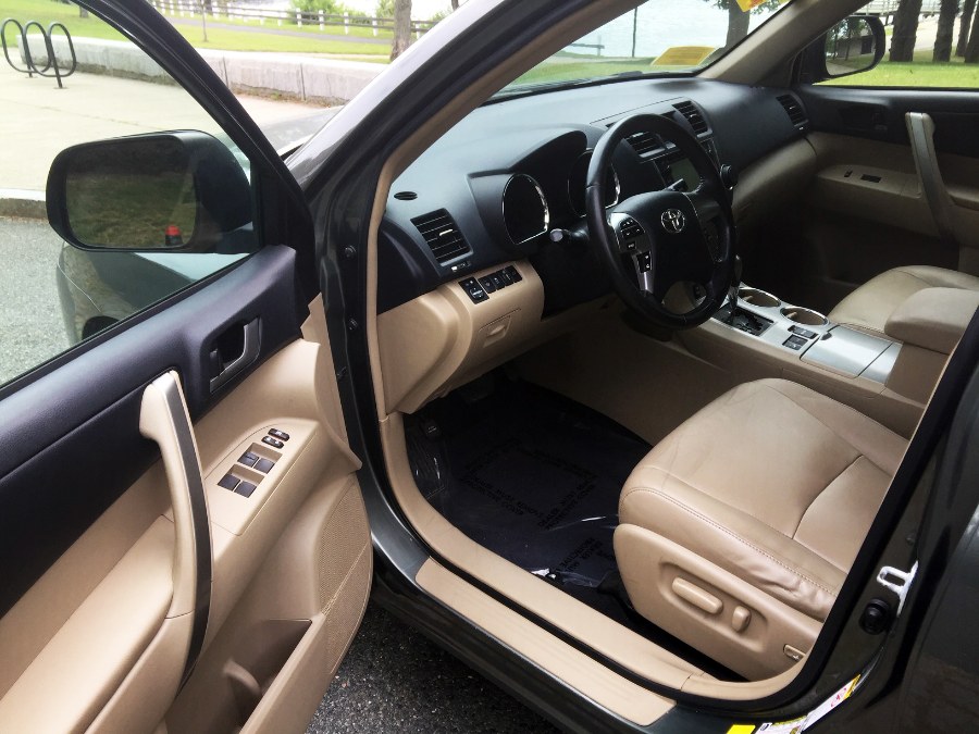 2013 Toyota Highlander LE, available for sale in Peabody, Massachusetts | New Star Motors. Peabody, Massachusetts 2013 Toyota Highlander LE, available for sale in Peabody, Massachusetts | New Star Motors. Peabody, Massachusetts