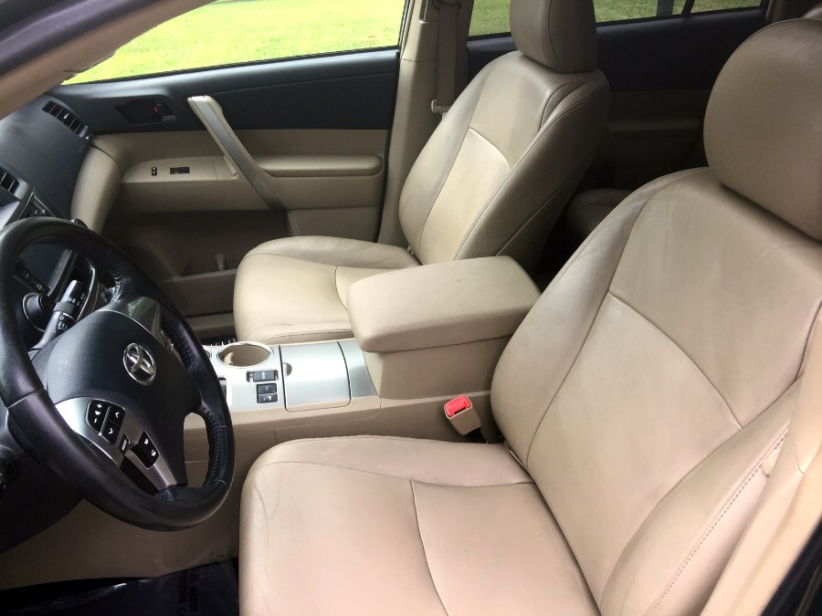 2013 Toyota Highlander LE, available for sale in Peabody, Massachusetts | New Star Motors. Peabody, Massachusetts 2013 Toyota Highlander LE, available for sale in Peabody, Massachusetts | New Star Motors. Peabody, Massachusetts