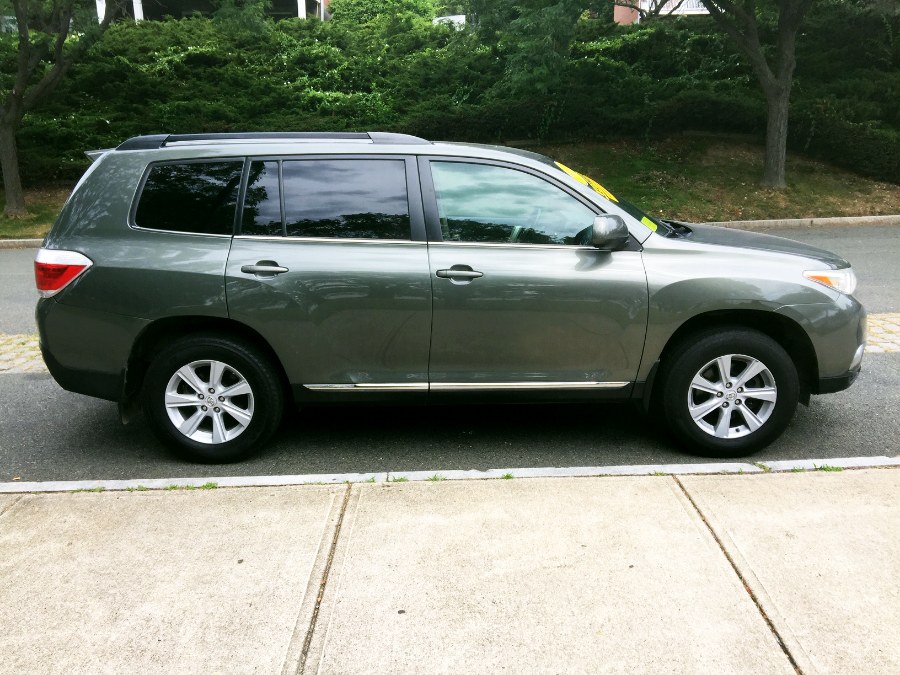 2013 Toyota Highlander LE, available for sale in Peabody, Massachusetts | New Star Motors. Peabody, Massachusetts 2013 Toyota Highlander LE, available for sale in Peabody, Massachusetts | New Star Motors. Peabody, Massachusetts