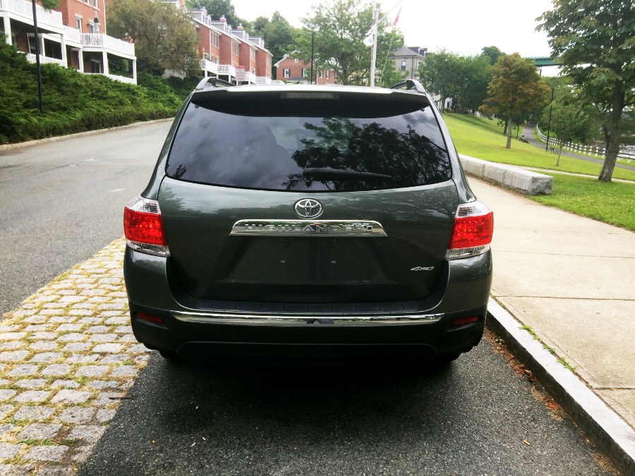 2013 Toyota Highlander LE, available for sale in Peabody, Massachusetts | New Star Motors. Peabody, Massachusetts 2013 Toyota Highlander LE, available for sale in Peabody, Massachusetts | New Star Motors. Peabody, Massachusetts