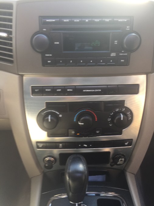 2005 Jeep Grand Cherokee 4dr Laredo 4WD, available for sale in Middle Village, New York | Middle Village Motors . Middle Village, New York 2005 Jeep Grand Cherokee 4dr Laredo 4WD, available for sale in Middle Village, New York | Middle Village Motors . Middle Village, New York