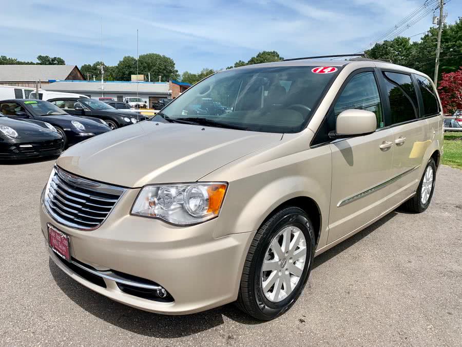 2014 Chrysler Town & Country 4dr Wgn Touring, available for sale in South Windsor, Connecticut | Mike And Tony Auto Sales, Inc. South Windsor, Connecticut