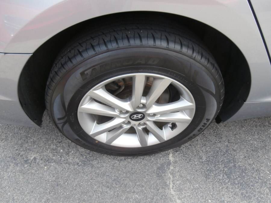 2015 Hyundai Sonata 4dr Sdn 2.4L SE, available for sale in Waterbury, Connecticut | Jim Juliani Motors. Waterbury, Connecticut 2015 Hyundai Sonata 4dr Sdn 2.4L SE, available for sale in Waterbury, Connecticut | Jim Juliani Motors. Waterbury, Connecticut