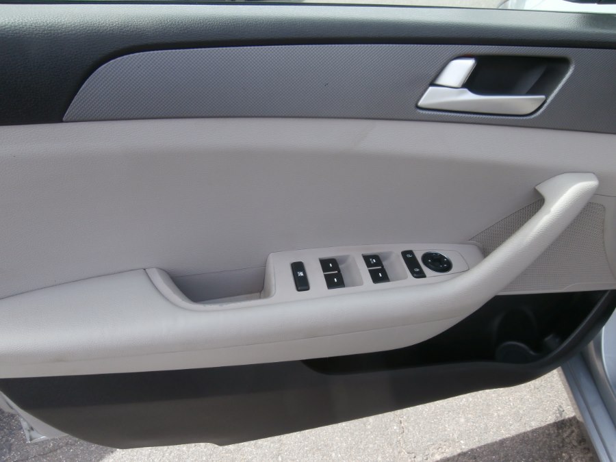 2015 Hyundai Sonata 4dr Sdn 2.4L SE, available for sale in Waterbury, Connecticut | Jim Juliani Motors. Waterbury, Connecticut 2015 Hyundai Sonata 4dr Sdn 2.4L SE, available for sale in Waterbury, Connecticut | Jim Juliani Motors. Waterbury, Connecticut