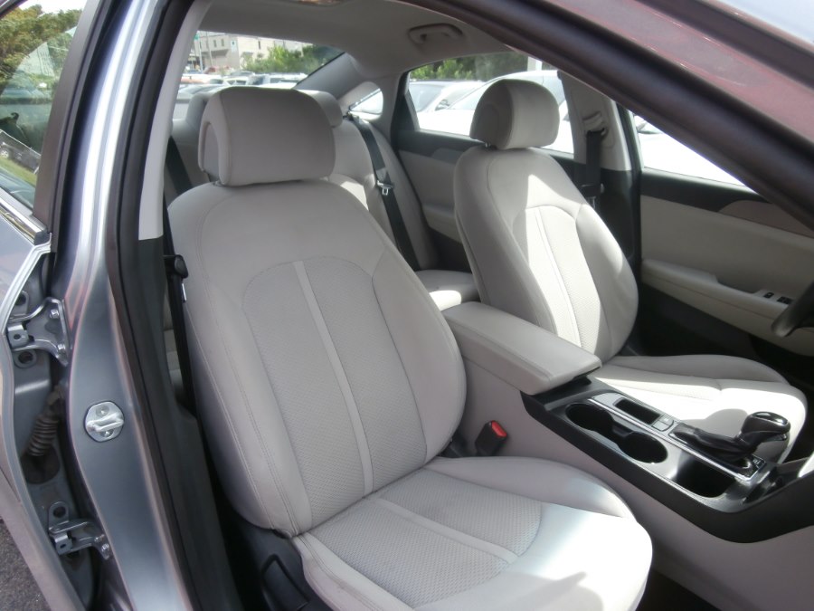 2015 Hyundai Sonata 4dr Sdn 2.4L SE, available for sale in Waterbury, Connecticut | Jim Juliani Motors. Waterbury, Connecticut 2015 Hyundai Sonata 4dr Sdn 2.4L SE, available for sale in Waterbury, Connecticut | Jim Juliani Motors. Waterbury, Connecticut