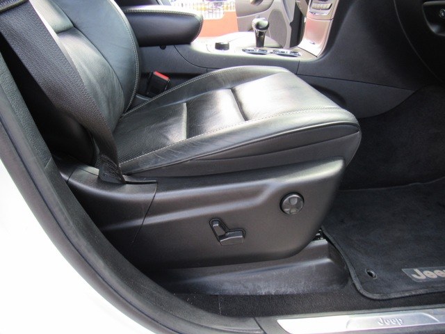2014 Jeep Grand Cherokee 4WD 4dr Overland, available for sale in San Francisco de Macoris Rd, Dominican Republic | Hilario Auto Import. San Francisco de Macoris Rd, Dominican Republic 2014 Jeep Grand Cherokee 4WD 4dr Overland, available for sale in San Francisco de Macoris Rd, Dominican Republic | Hilario Auto Import. San Francisco de Macoris Rd, Dominican Republic