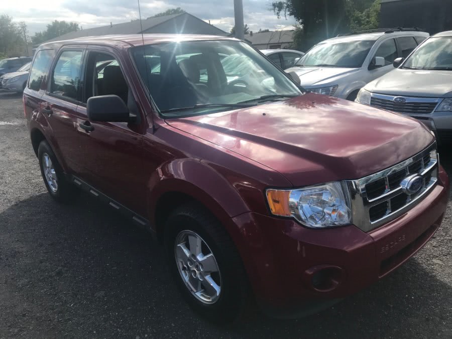 2011 Ford Escape FWD 4dr XLS, available for sale in Wallingford, Connecticut | Wallingford Auto Center LLC. Wallingford, Connecticut