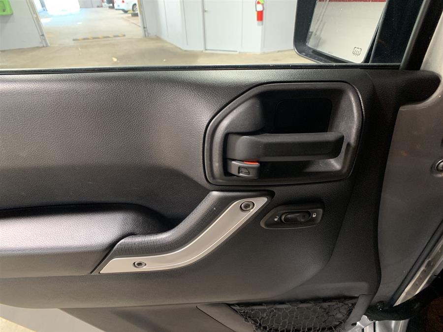 2015 Jeep Wrangler Unlimited 4WD 4dr Rubicon, available for sale in Stratford, Connecticut | Wiz Leasing Inc. Stratford, Connecticut 2015 Jeep Wrangler Unlimited 4WD 4dr Rubicon, available for sale in Stratford, Connecticut | Wiz Leasing Inc. Stratford, Connecticut