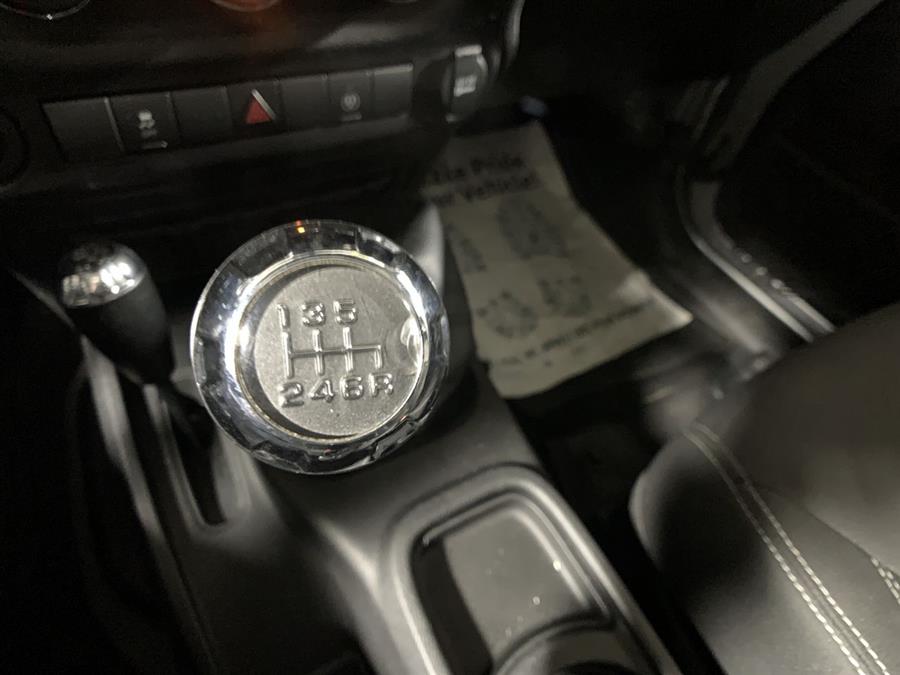 2015 Jeep Wrangler Unlimited 4WD 4dr Rubicon, available for sale in Stratford, Connecticut | Wiz Leasing Inc. Stratford, Connecticut 2015 Jeep Wrangler Unlimited 4WD 4dr Rubicon, available for sale in Stratford, Connecticut | Wiz Leasing Inc. Stratford, Connecticut