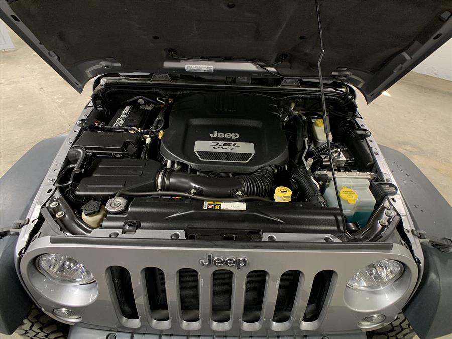 2015 Jeep Wrangler Unlimited 4WD 4dr Rubicon, available for sale in Stratford, Connecticut | Wiz Leasing Inc. Stratford, Connecticut 2015 Jeep Wrangler Unlimited 4WD 4dr Rubicon, available for sale in Stratford, Connecticut | Wiz Leasing Inc. Stratford, Connecticut
